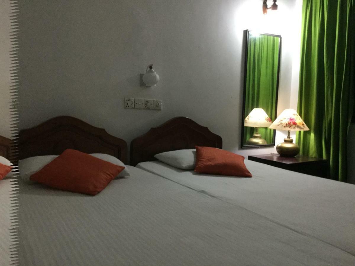 Kandy Inn Madugalle'S Family Guest House Esterno foto